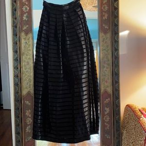 Ever Beauty voluminous skirt with crinoline